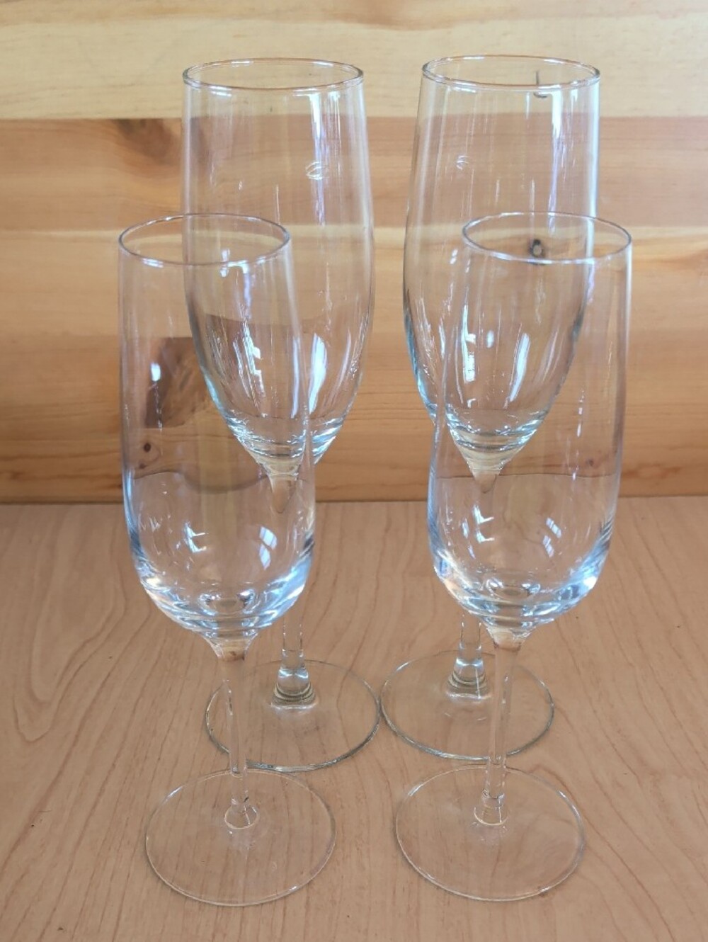 4 Clear Glass Champagne Flutes. 2 Tall & 2 Smaller. - Picture 6 of 6